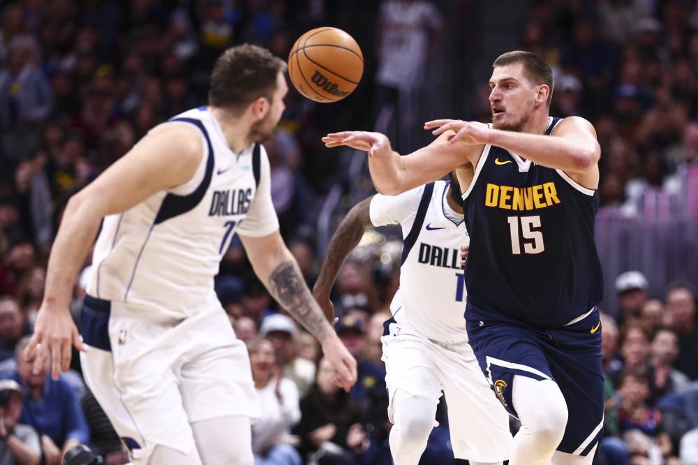 手靠的不仅 手靠的不仅